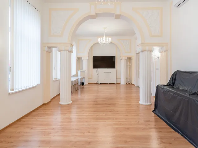 Kiadó kereskedelmi és ipari ingatlan Miskolc, Zsolcai kapu 58 nm