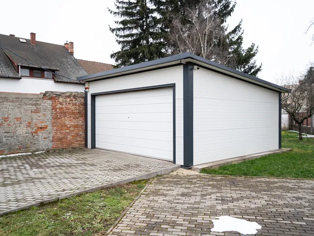 Kiadó garázs Miskolc, Belváros 36 nm