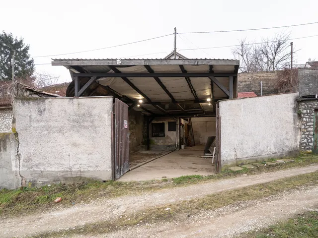 Eladó kereskedelmi és ipari ingatlan Miskolc, Bábonyibérc 100 nm