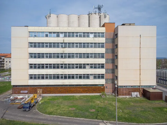 Kiadó kereskedelmi és ipari ingatlan Miskolc, Belváros 3000 nm