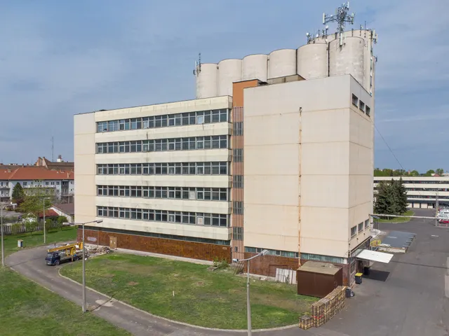 Kiadó kereskedelmi és ipari ingatlan Miskolc, Belváros, Zsolcai kapu 3000 nm