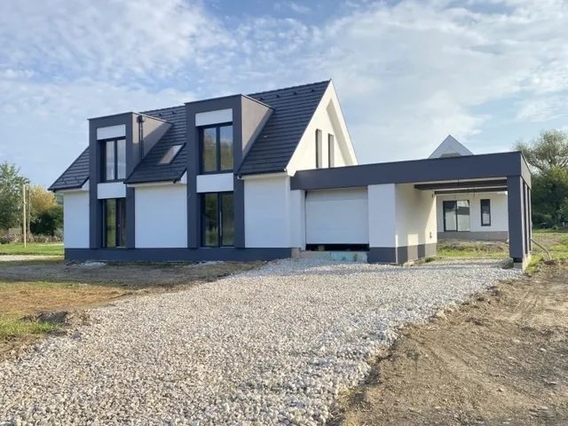 Eladó ház Vonyarcvashegy 181 nm