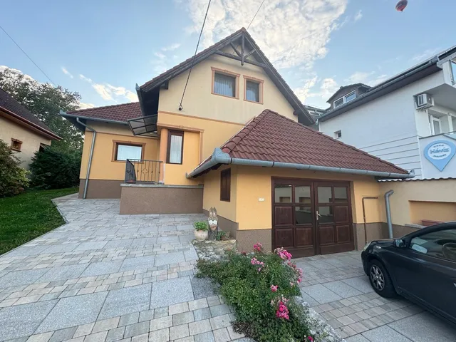 Eladó ház Alsópáhok 250 nm