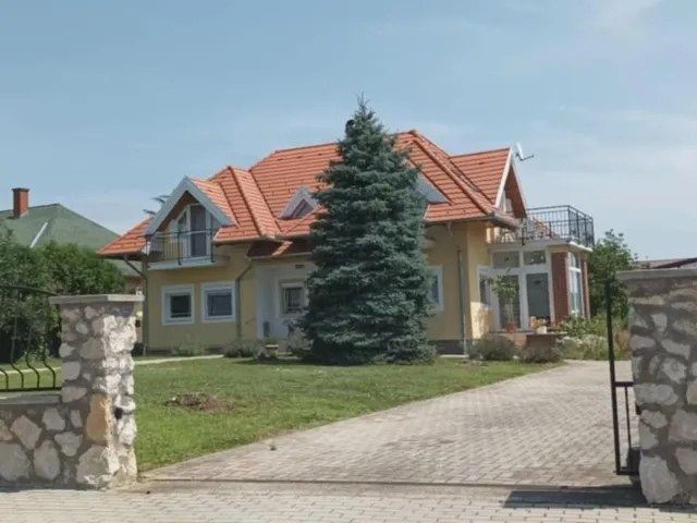 Eladó ház Cserszegtomaj 200 nm