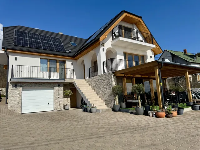 Eladó ház Vonyarcvashegy 250 nm