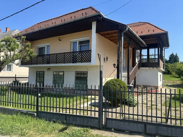 Eladó ház Gyenesdiás 180 nm