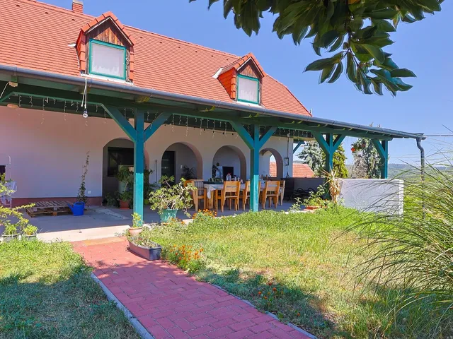 Eladó ház Cserszegtomaj 220 nm