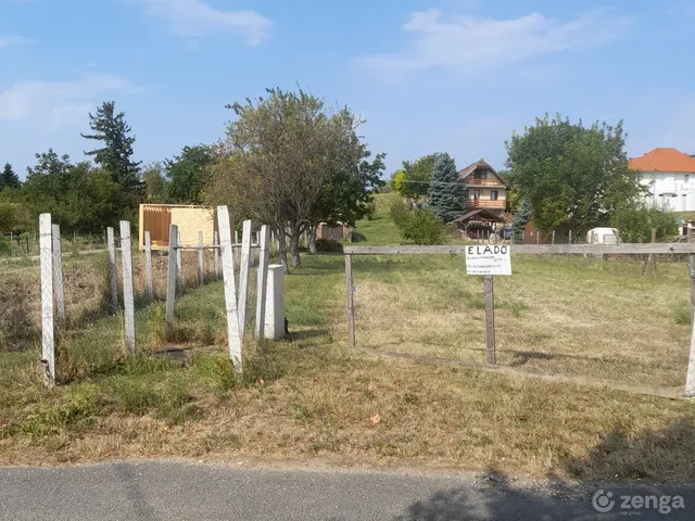 Eladó telek Balatongyörök 2500 nm