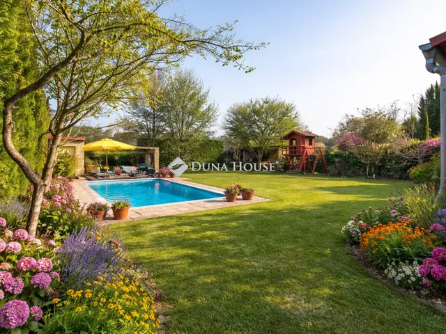 Eladó ház Csomád 285 nm