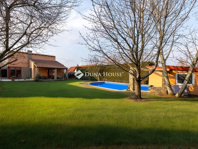 Eladó ház Csomád 285 nm