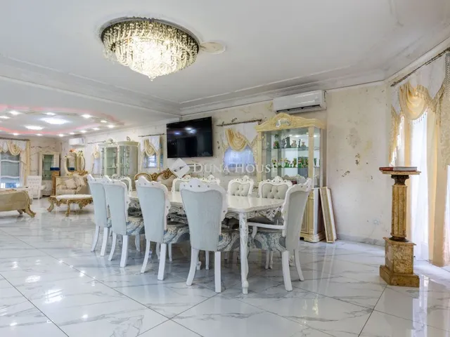 Eladó ház Budakalász 300 nm