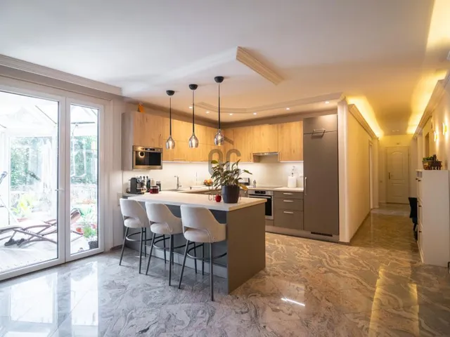 Eladó lakás Budapest II. kerület, Máriaremete 226 nm