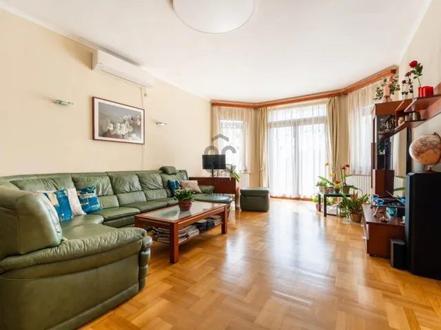 Eladó lakás Budapest XI. kerület, Pösingermajor 136 nm