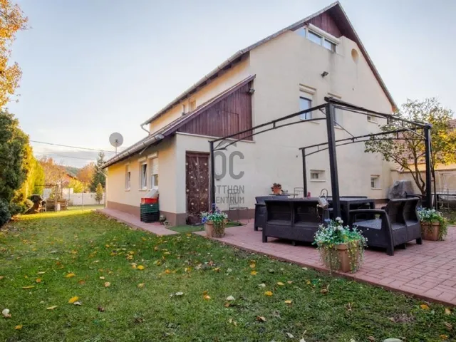 Eladó ház Üröm 181 nm