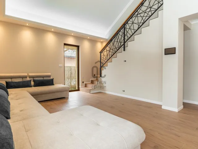 Eladó ház Üllő 164 nm