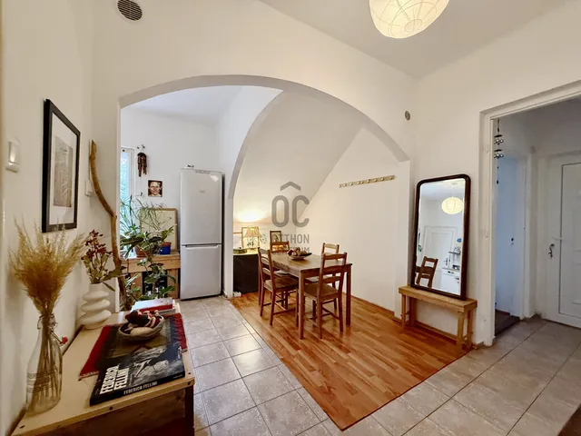 Eladó ház Budapest II. kerület, Máriaremete 198 nm