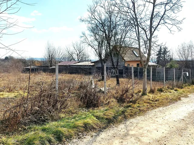 Eladó telek Vác, Törökhegy 2097 nm