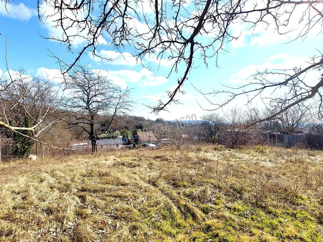 Eladó telek Vác, Törökhegy 2097 nm