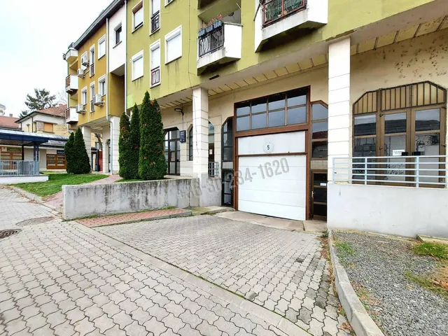 Eladó garázs Vác, Belváros, Széchenyi utca 16 nm