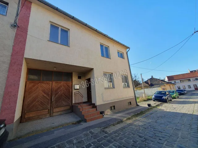 Eladó ház Vác 192 nm