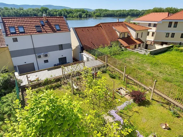 Eladó ház Vác 192 nm