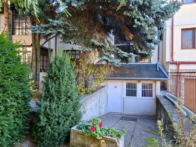 Eladó ház Vác, Barabás Miklós utca 200 nm