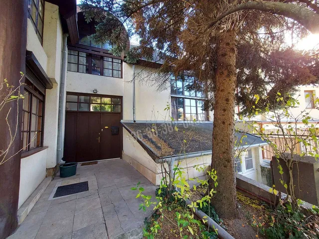 Eladó ház Vác, Tabán, Barabás Miklós utca 200 nm