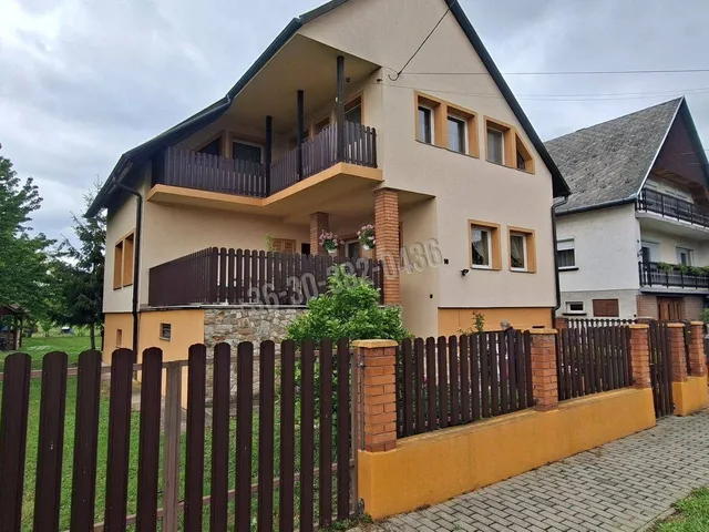 Eladó ház Szendehely, Kápolna utca 256 nm