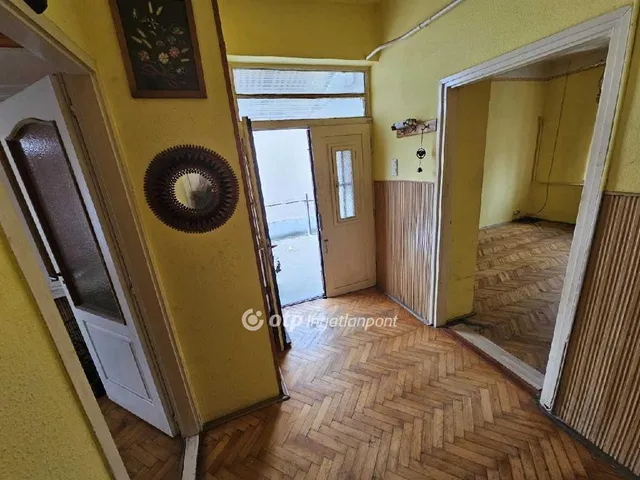 Eladó ház Újszász 67 nm