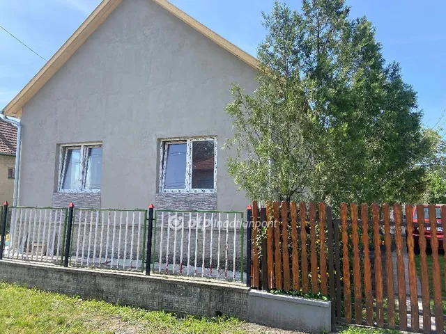 Eladó ház Újszász 56 nm