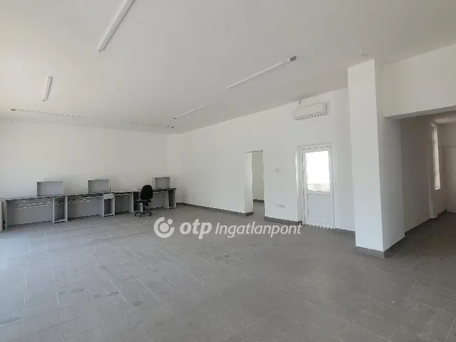 Eladó kereskedelmi és ipari ingatlan Jászberény 220 nm