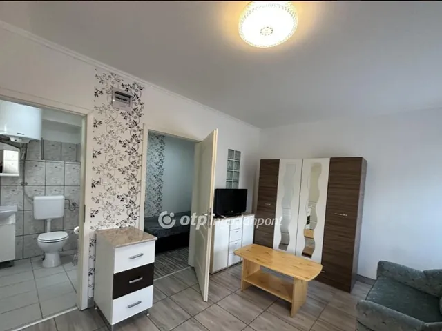 Eladó lakás Gyömrő 278 nm