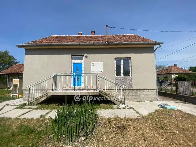 Eladó ház Újszász 56 nm