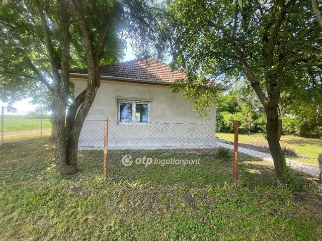 Eladó ház Újszász 42 nm