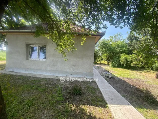Eladó ház Újszász 42 nm
