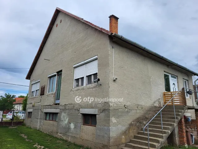 Eladó ház Jászfényszaru 200 nm
