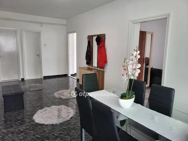 Eladó ház Jászfényszaru 200 nm