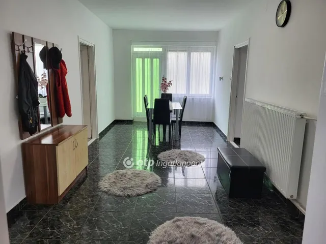 Eladó ház Jászfényszaru 200 nm