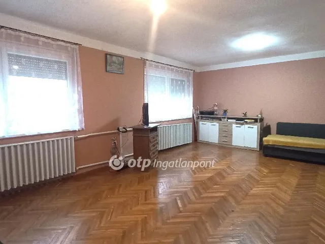 Eladó ház Jászfényszaru 120 nm