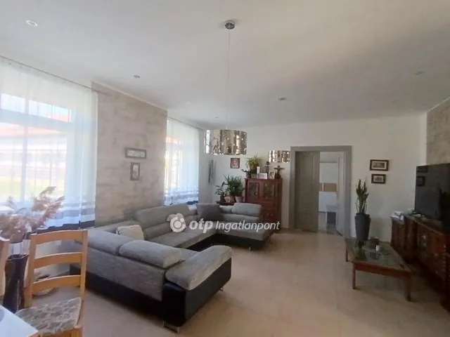 Eladó ház Kisújszállás 197 nm