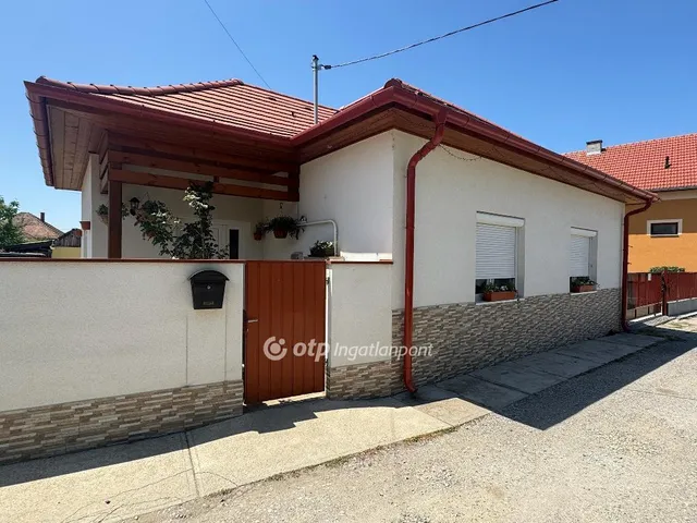 Eladó ház Tiszafüred 107 nm