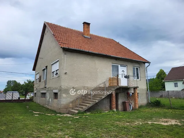 Eladó ház Jászfényszaru 200 nm