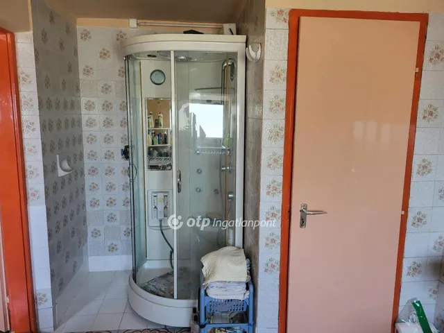 Eladó ház Pusztamonostor 203 nm