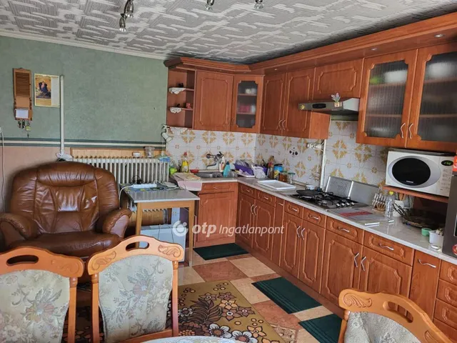 Eladó ház Pusztamonostor 203 nm