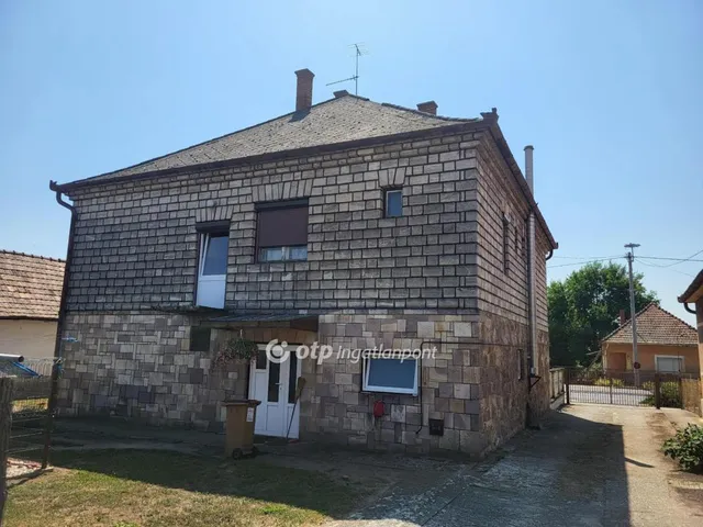 Eladó ház Pusztamonostor 203 nm