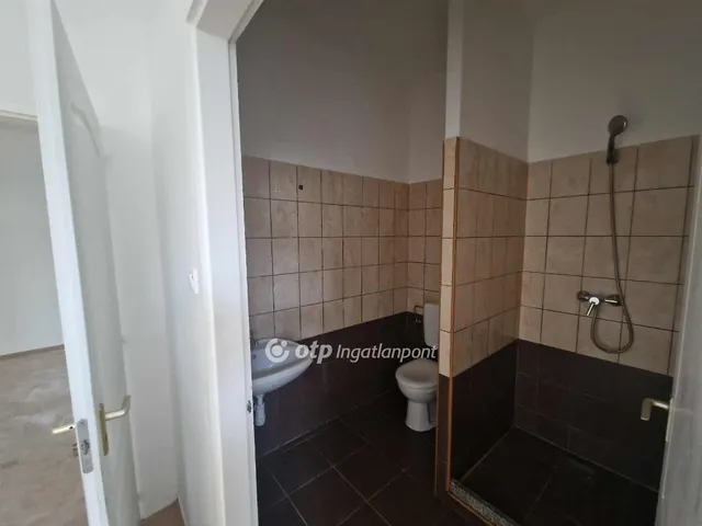 Eladó lakás Tápiószele 78 nm