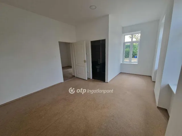 Eladó lakás Tápiószele 78 nm