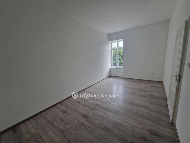 Eladó lakás Tápiószele 78 nm