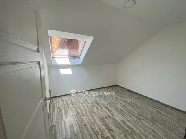 Eladó kereskedelmi és ipari ingatlan Cegléd 56 nm