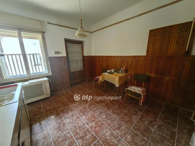 Eladó ház Kenderes 76 nm